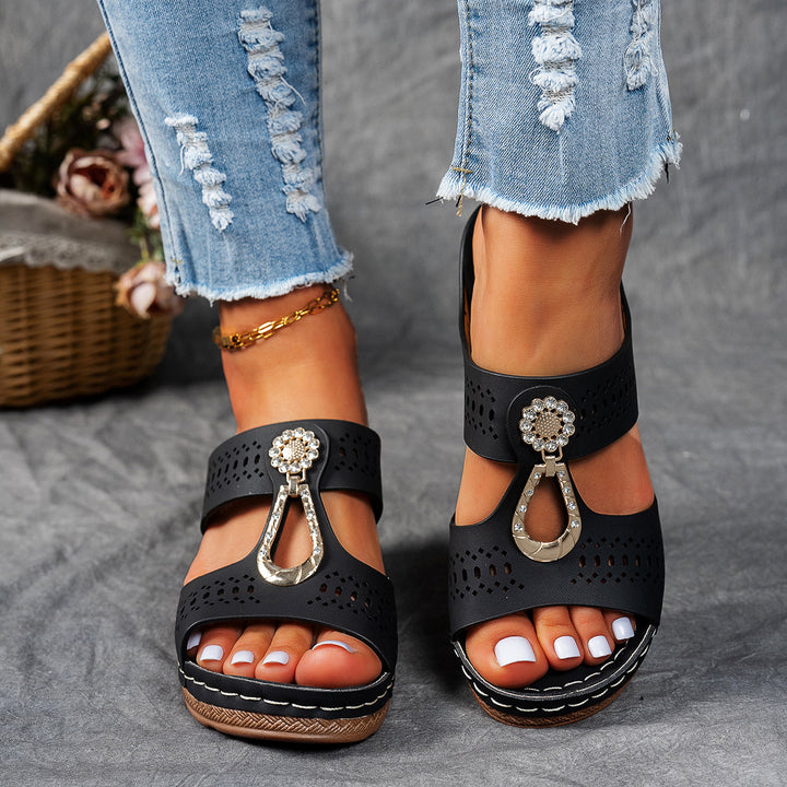 Ladies sandals with block heel, perforated upper material and decorative application Mune Fashion