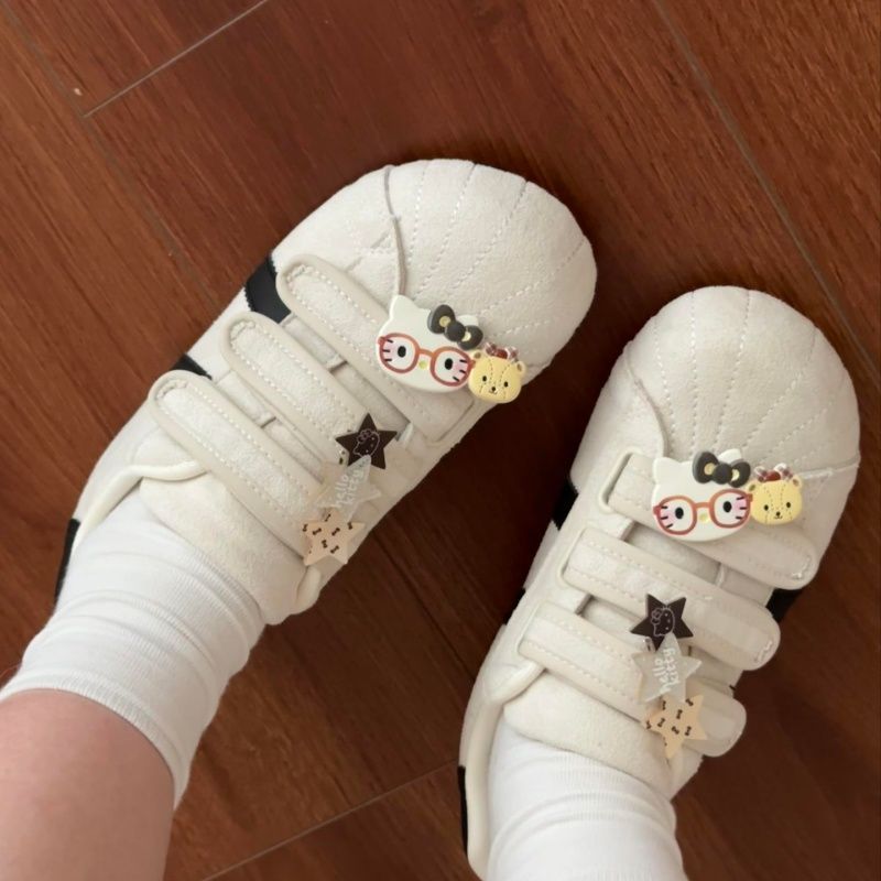 Women's sneakers with adjustable Velcro and playful applications Mune Fashion