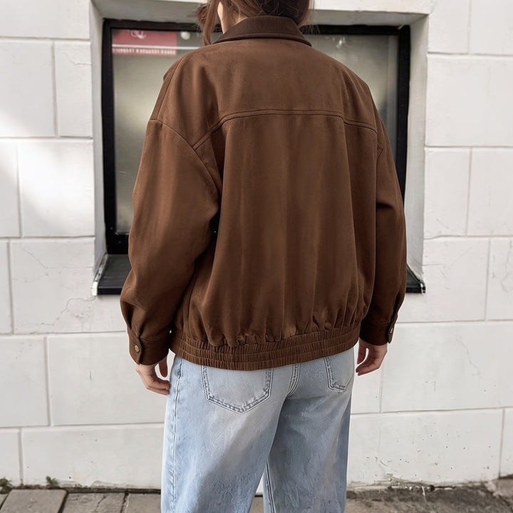 Women's short jacket made of faux suede with corduroy collar, zipper & flap pockets.