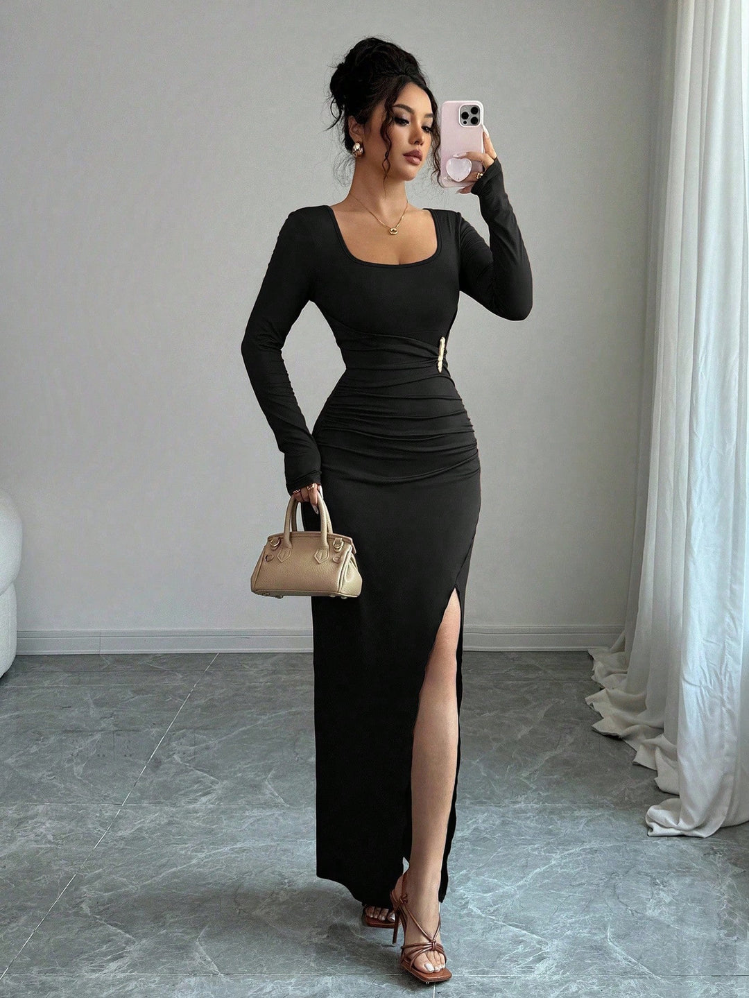 Ladies body-hugging maxi dress with square neckline, fitted gathering and high side slit Mune Fashion
