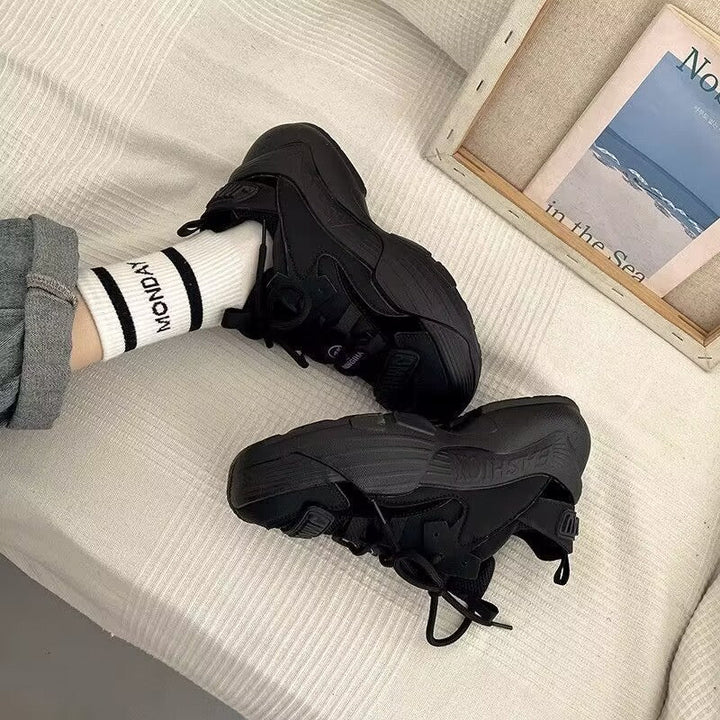 Women’s sporty sneakers with durable upper material and non-slip sole Mune Fashion
