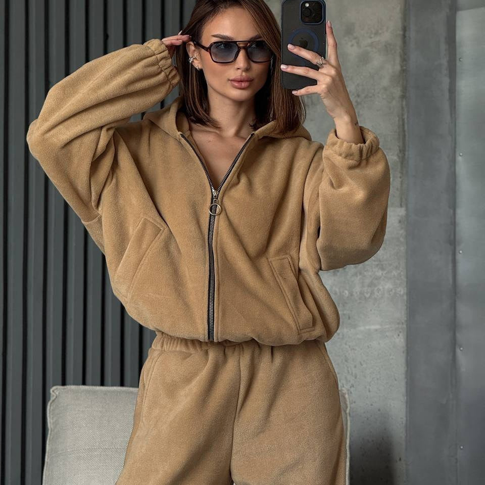 Women's Plush Loungewear Set with Zipper Hoodie and High-Waisted Jogging Pants Mune Fashion