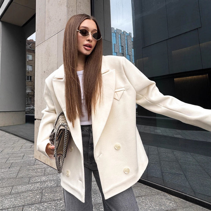 Women's Oversized Double-Breasted Short Blazer in Cocoon Cut made of Wool Blend Mune Fashion