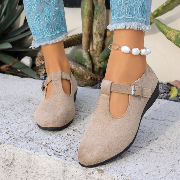 Women's Comfortable Mary Jane Ballet Flats made of Velour with adjustable buckle strap and padded insole Mune Fashion