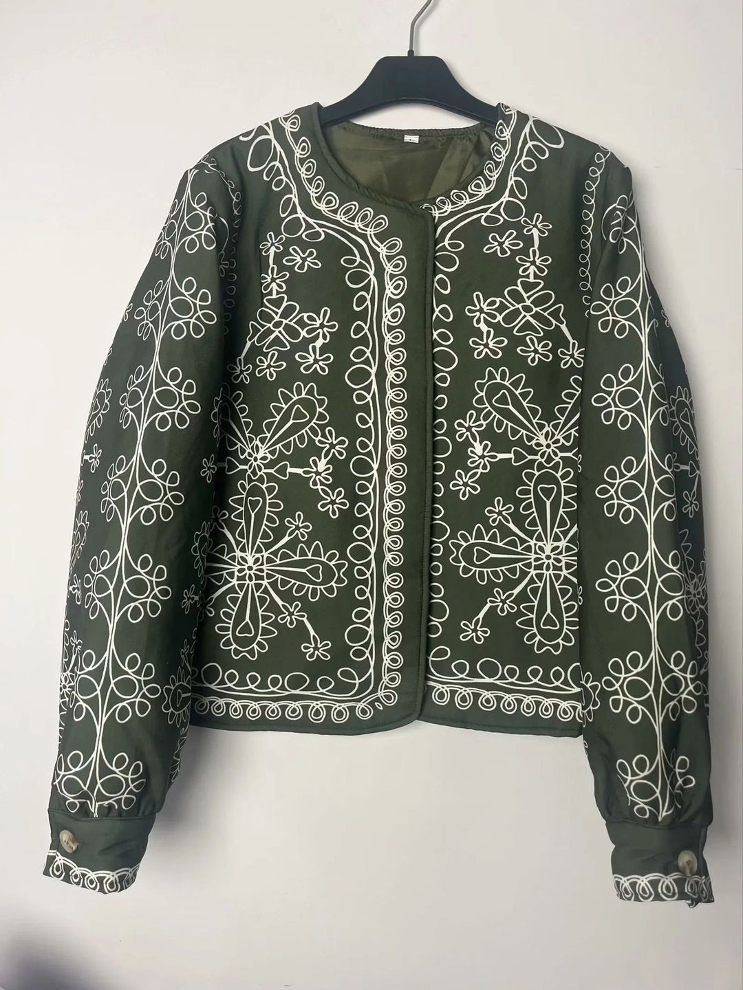 Women's non-quilted short jacket in ornamental bandana print with round neckline and decorative piping Mune Fashion