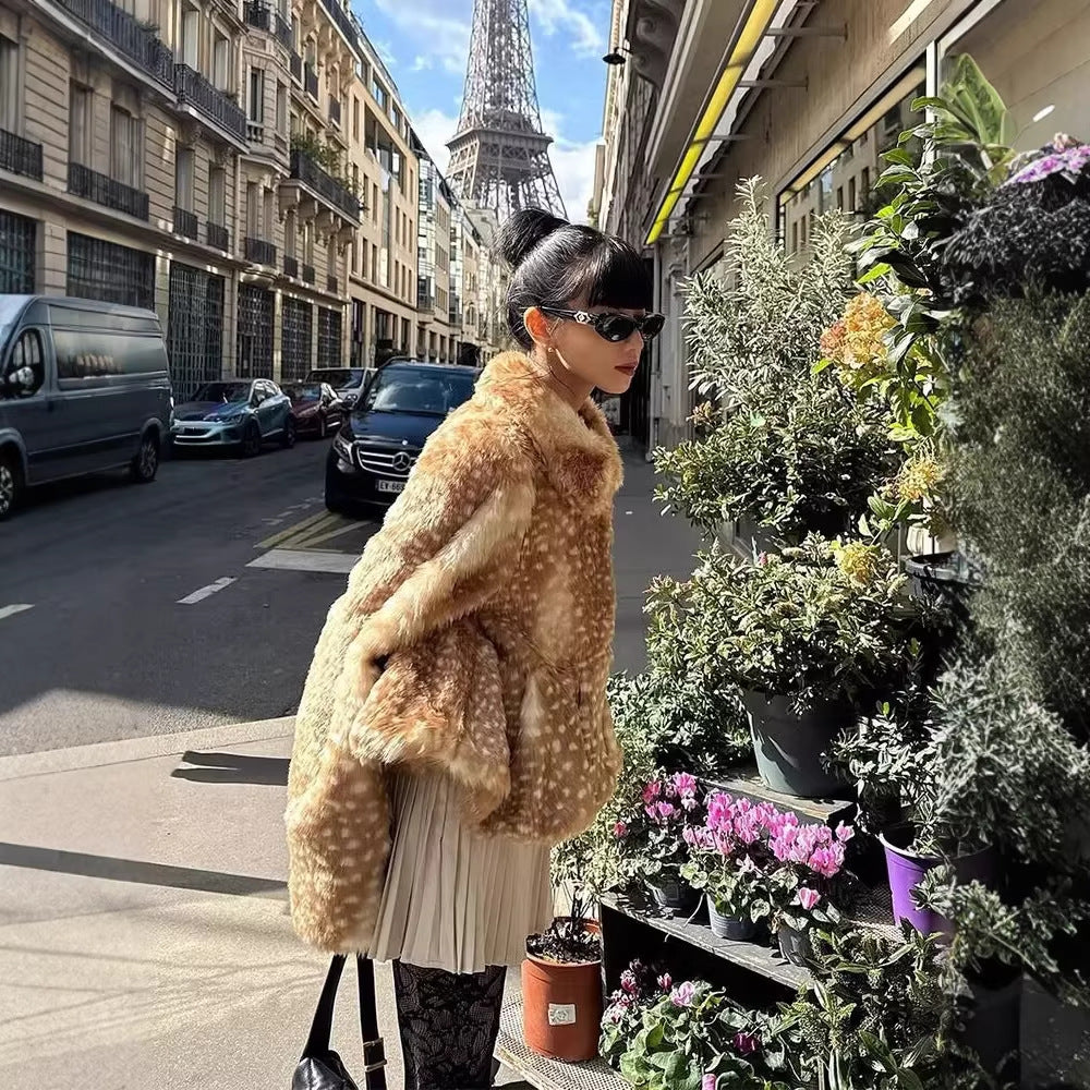 Women's short coat made of voluminous teddy faux fur with stand-up collar and soft touch Mune Fashion