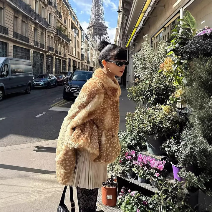 Women's short coat made of voluminous teddy faux fur with stand-up collar and soft touch Mune Fashion