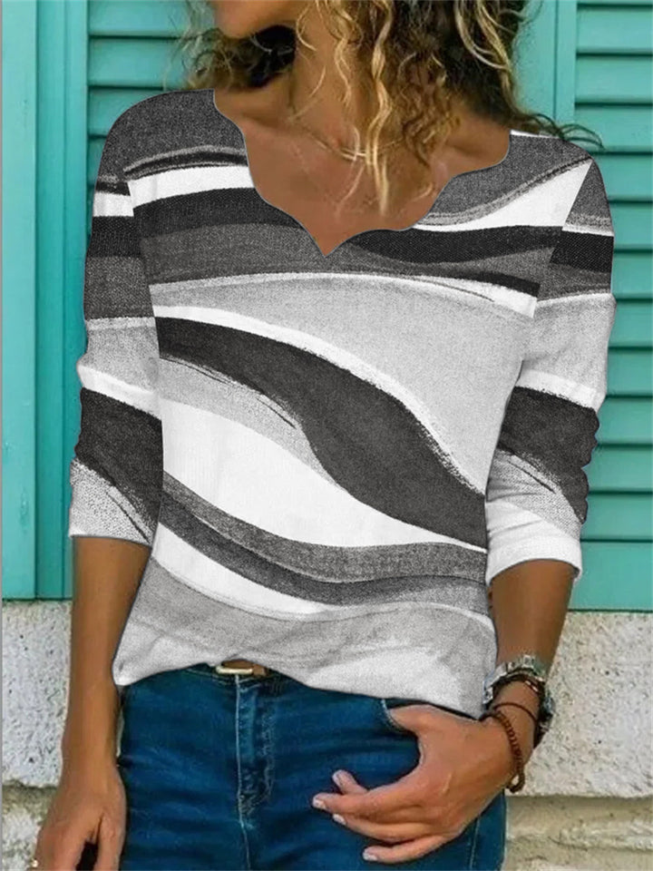 Women V neck shirt with wavy print and three-quarter sleeves Mune Fashion