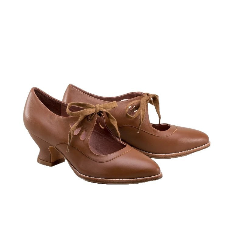 Ladies nan retro strap pumps with curved kitten heel, leaf-shaped cutouts, and decorative bow closure Mune Fashion