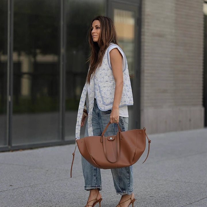 Women Spacious Leather Shopper with Curved Silhouette and Magnetic Closure Mune Fashion