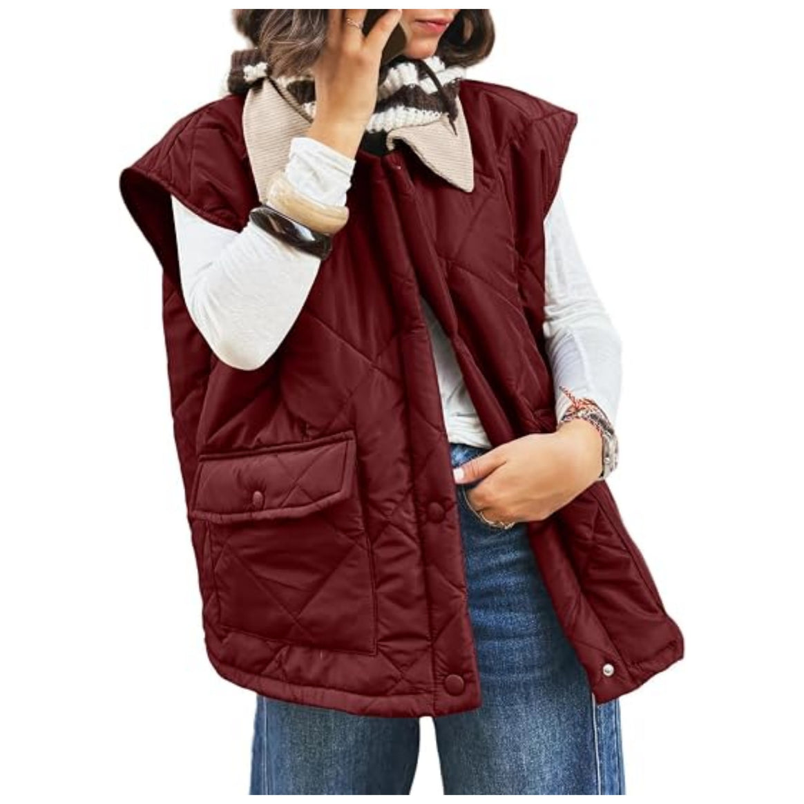 Women's quilted vest without sleeves with large flap pockets and snap button closure Mune Fashion