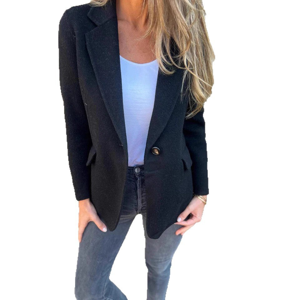 Ladies tailored short coat-blazer made of bouclé with lapel collar, patch pockets, and one-button closure Mune Fashion