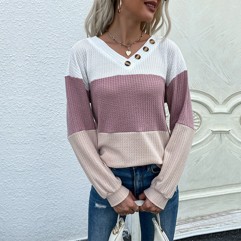 Women's yarn-structured color block pullover with V-neck and decorative button placket Mune Fashion