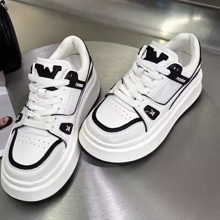 Women's sporty sneakers with double sole and contrast stitching Mune Fashion