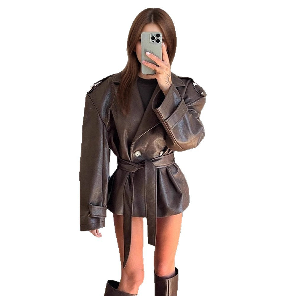 Women's short jacket made of faux leather with waistbelt and oversized shoulder area Mune Fashion