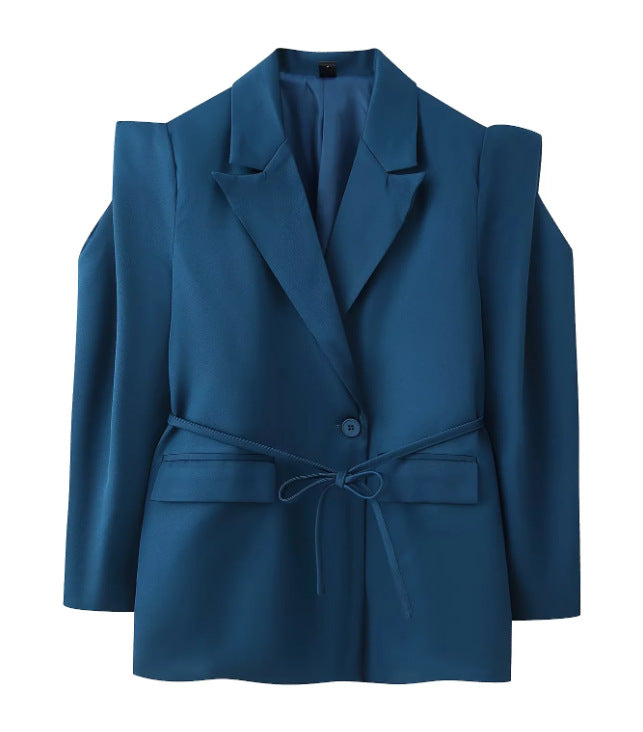 Women's blazer with shoulder cutouts, belted waist and single button closure Mune Fashion