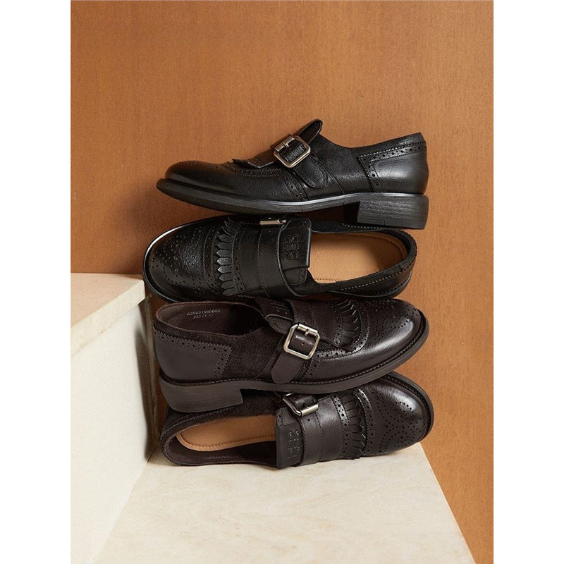 Women's loafers in brogue look with fringed cap and adjustable buckle Mune Fashion