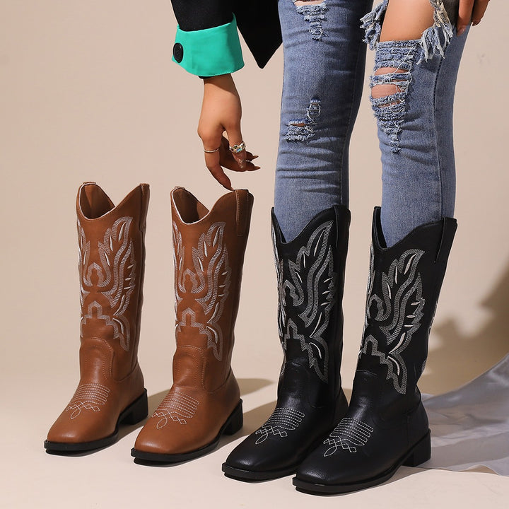 Women's cowboy boots with mid-height shaft, square toe area and decorative embroidery Mune Fashion