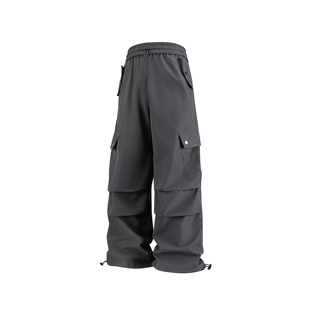 Men's Loose Utility Cargo Pants with Drawstring Waistband, Flap Pockets, and Adjustable Hem Closures Drune