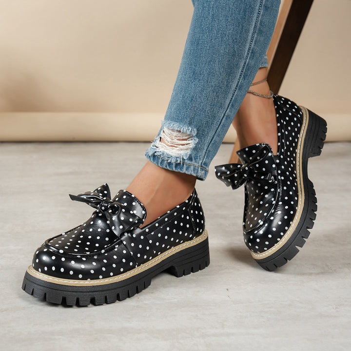 Women's casual loafers with polka dot pattern and decorative bow on a profiled platform sole Mune Fashion