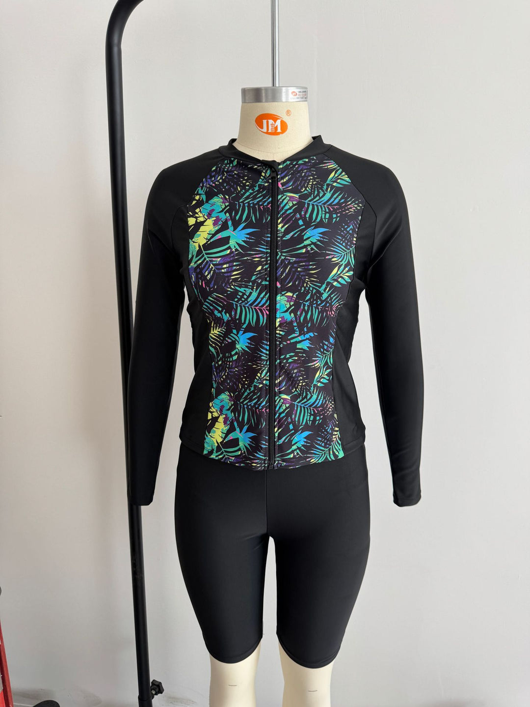Damen Sportlicher Oberteil und Shorts Set Echo Archiv