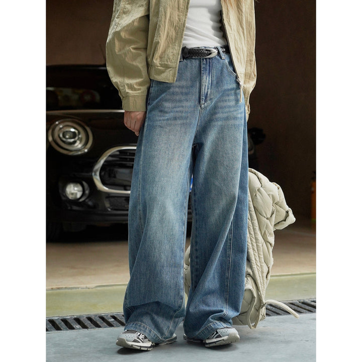 Women Extra Wide Vintage Baggy Jeans in Balloon Cut with Center Seam