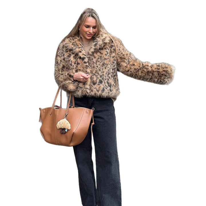 Women Short Faux Fur Jacket in Leopard Pattern with Boxy Silhouette and Wide Collar Mune Fashion