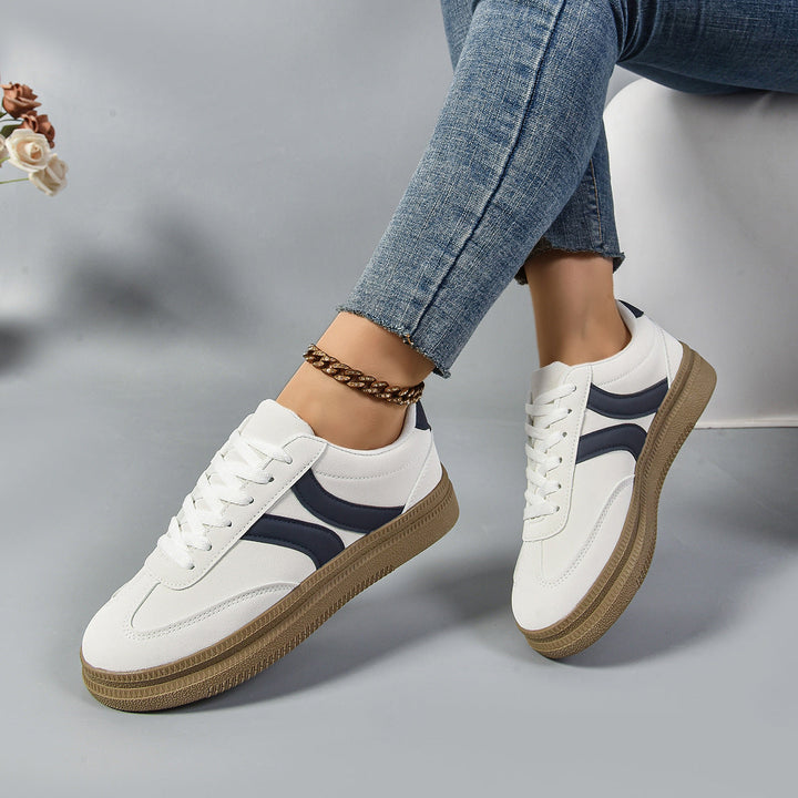 Ladies sporty sneakers with anatomical cushioning and classic design Mune Fashion