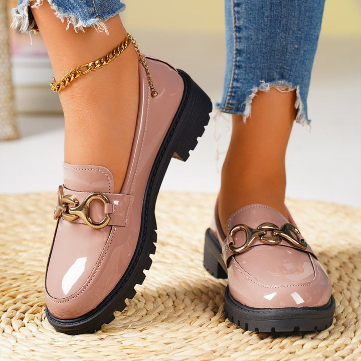 Women's nano-lacquered loafers with profiled tractor sole and golden decorative chain Mune Fashion