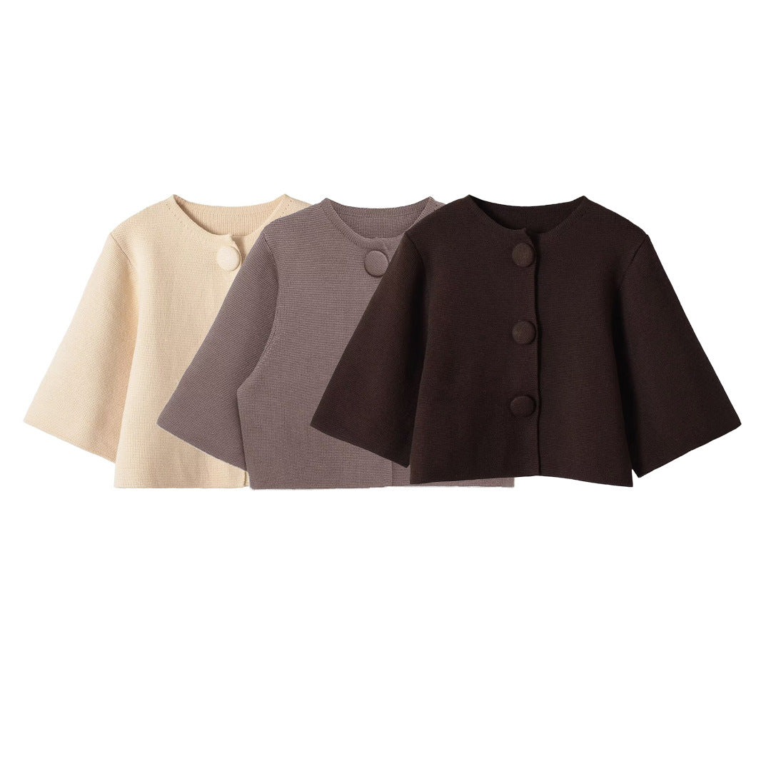 Women's short cape cardigan with dropped shoulders and covered decorative buttons Mune Fashion