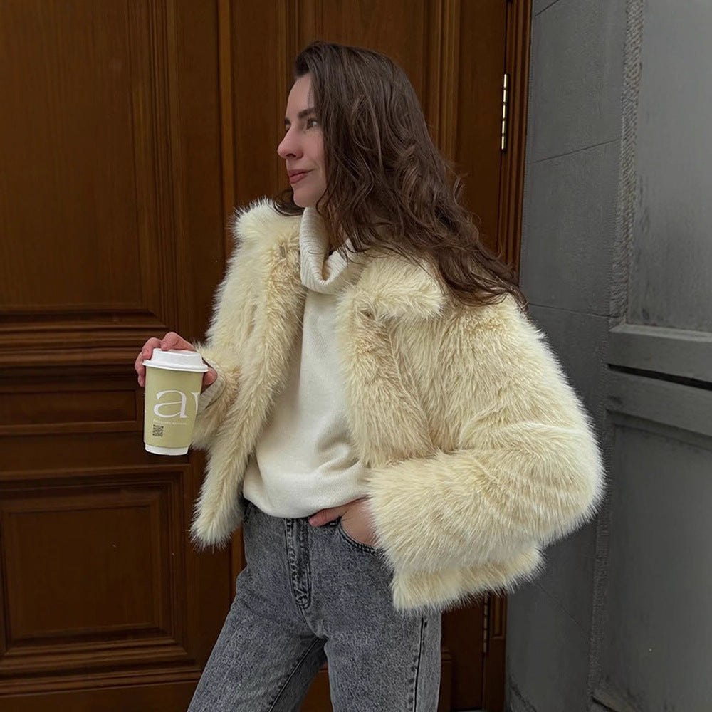 Women Short Blouson made of long-fiber synthetic fur with boxy silhouette and shawl collar Mune Fashion