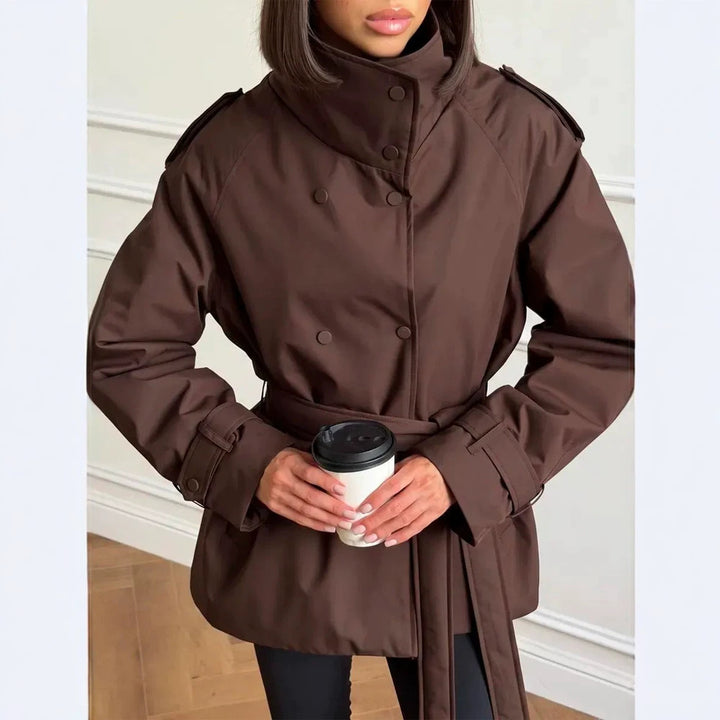 Women Short Technical Trench with High Collar Flap, Double Press Button Placket and Tailoring Tie Belt Mune Fashion