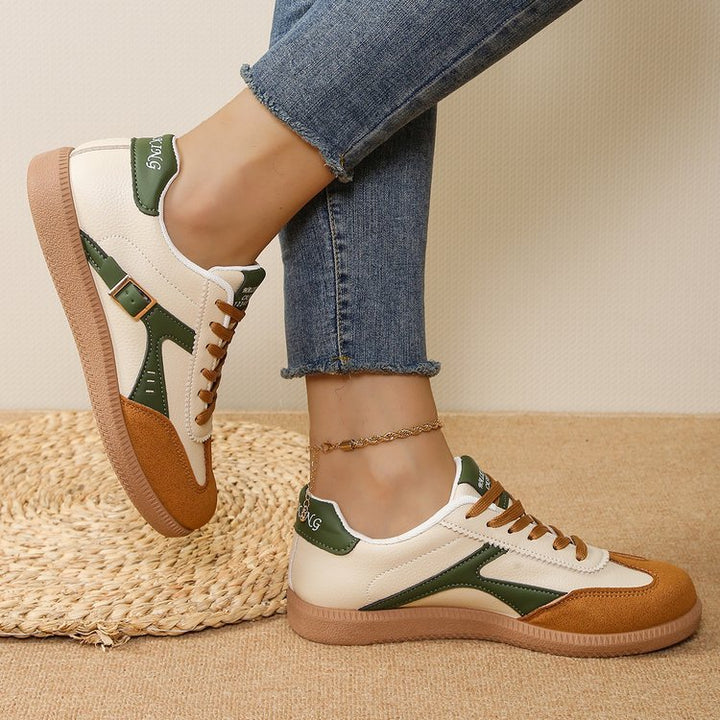 Damen Retro-Plateau-Sneaker mit Wildlederapplikationen und dekorativer Schnallenlasche Mune Fashion