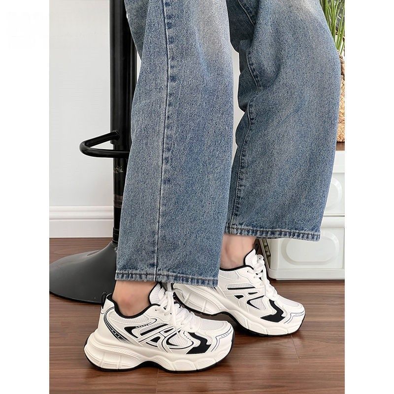 Women Sports Sneakers with breathable upper material and cushioning sole Mune Fashion