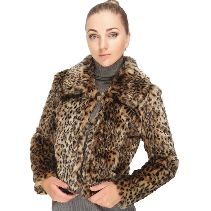 Ladies short jacket made of synthetic fur with a tailored cut, lapel collar and concealed closure Mune Fashion