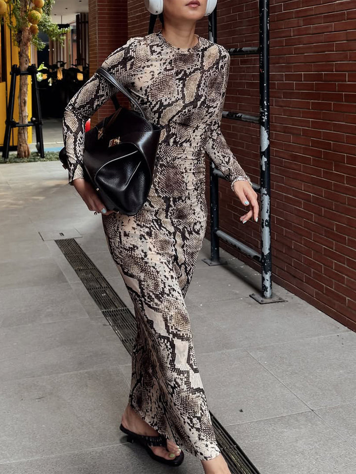 Women's figure-hugging maxi dress made of stretch jersey with snake print and round neckline Mune Fashion