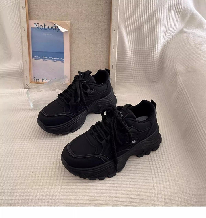 Women's sporty sneakers with robust profile and comfortable cushioning Mune Fashion