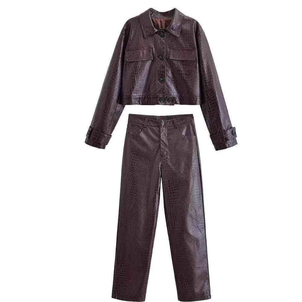 Women nan straight-cut faux leather trousers with crocodile embossing and high waist Mune Fashion
