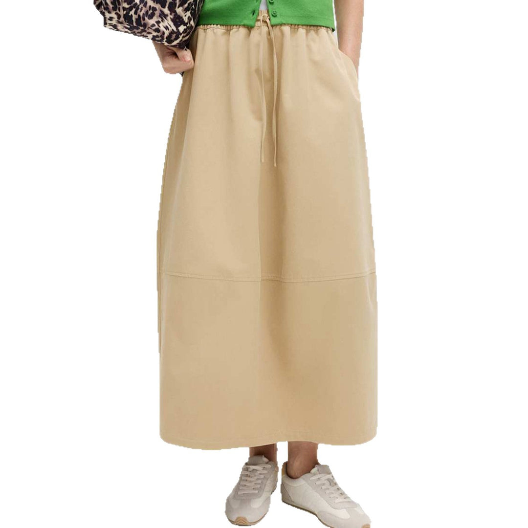 Women's midi skirt with elastic drawstring waist, side pockets and sporty A-line cut.