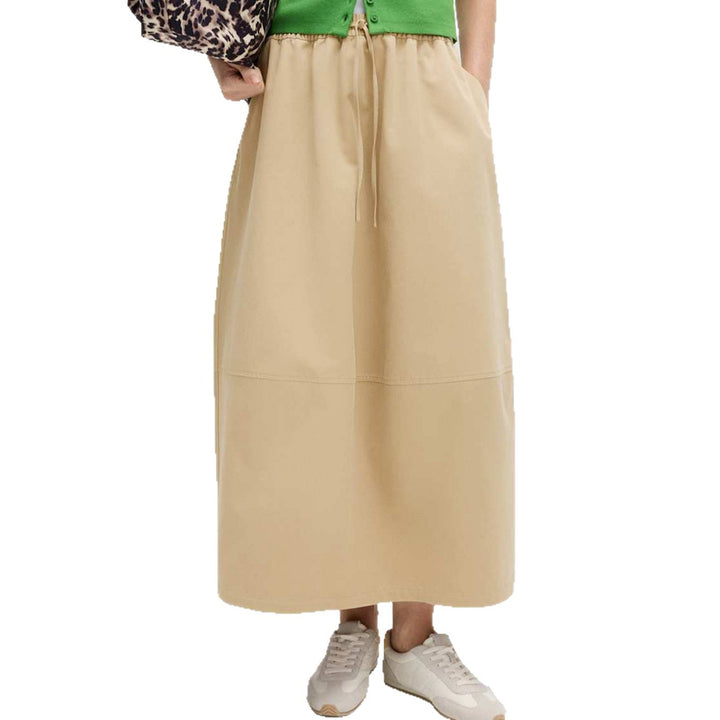 Women's midi skirt with elastic drawstring waist, side pockets and sporty A-line cut.