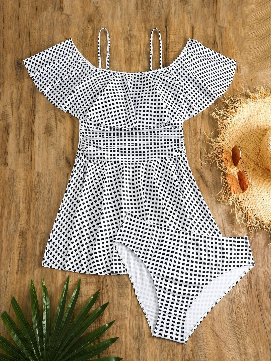 Ladies swimsuit set with ruffle details and elegant check pattern Mune Fashion