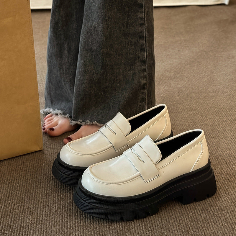 Women's fashionable platform loafers in leather look with profiled rubber sole and padded insole Mune Fashion