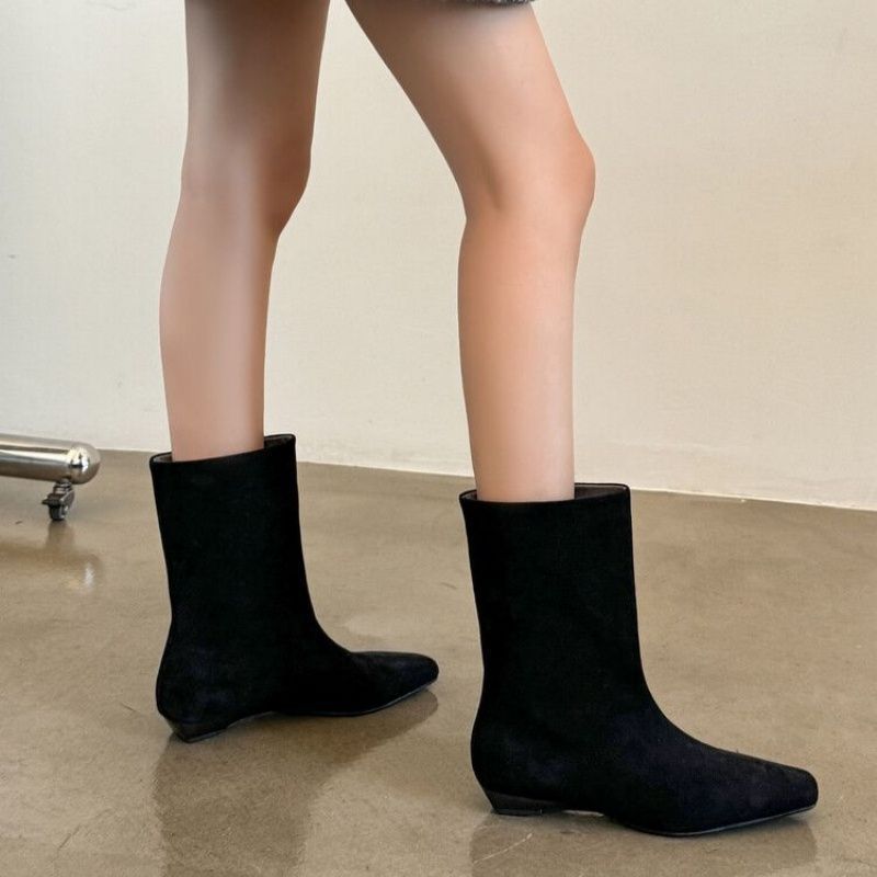 Women's midi ankle boots with pointed toe shape, suede look and sleek wedge heel Mune Fashion