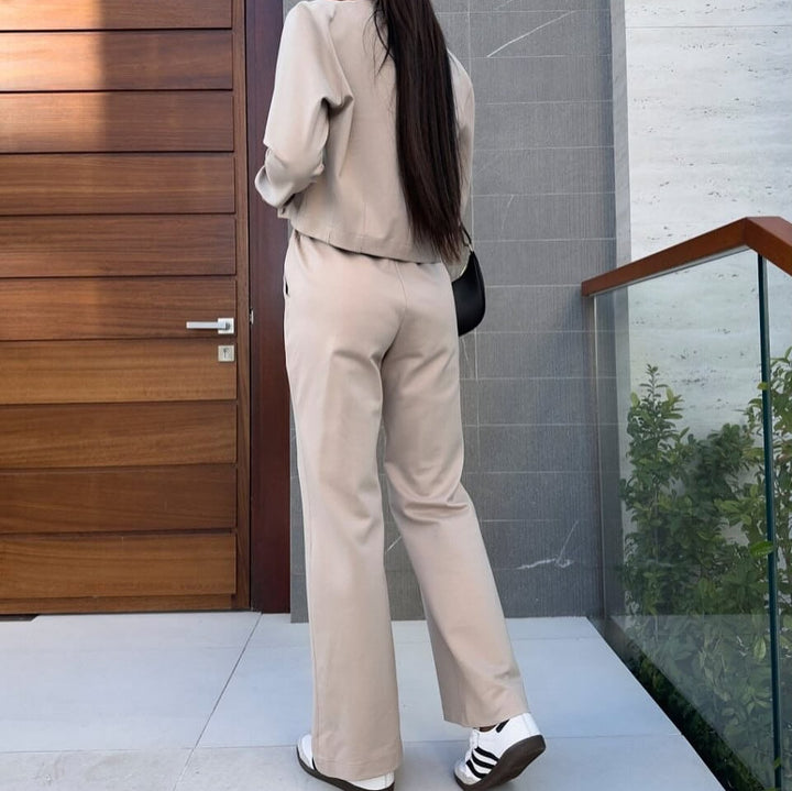 Women Elegant Two-Piece Set with Short Jacket and High Waist Pleated Pants Mune Fashion