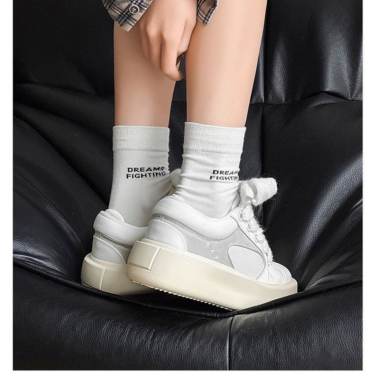 Women's fashionable sneakers with cushioned platform sole and stylish accents Mune Fashion