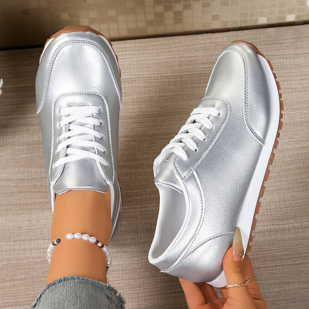 Women's lightweight lace-up sneakers made of synthetic leather with padded comfort insole and profiled rubber sole Mune Fashion