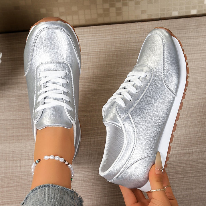 Women's lightweight lace-up sneakers made of synthetic leather with padded comfort insole and profiled rubber sole Mune Fashion