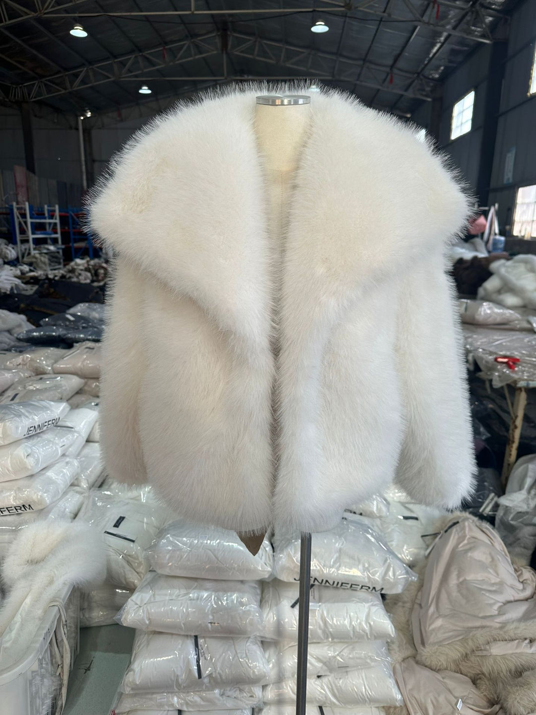 Women's short bolero in boxy cut made of vegan shaggy faux fur with XXL shawl collar Mune Fashion