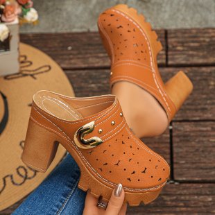 Ladies' platform mules with chunky profile sole, mid-height block heel and decorative buckle Mune Fashion