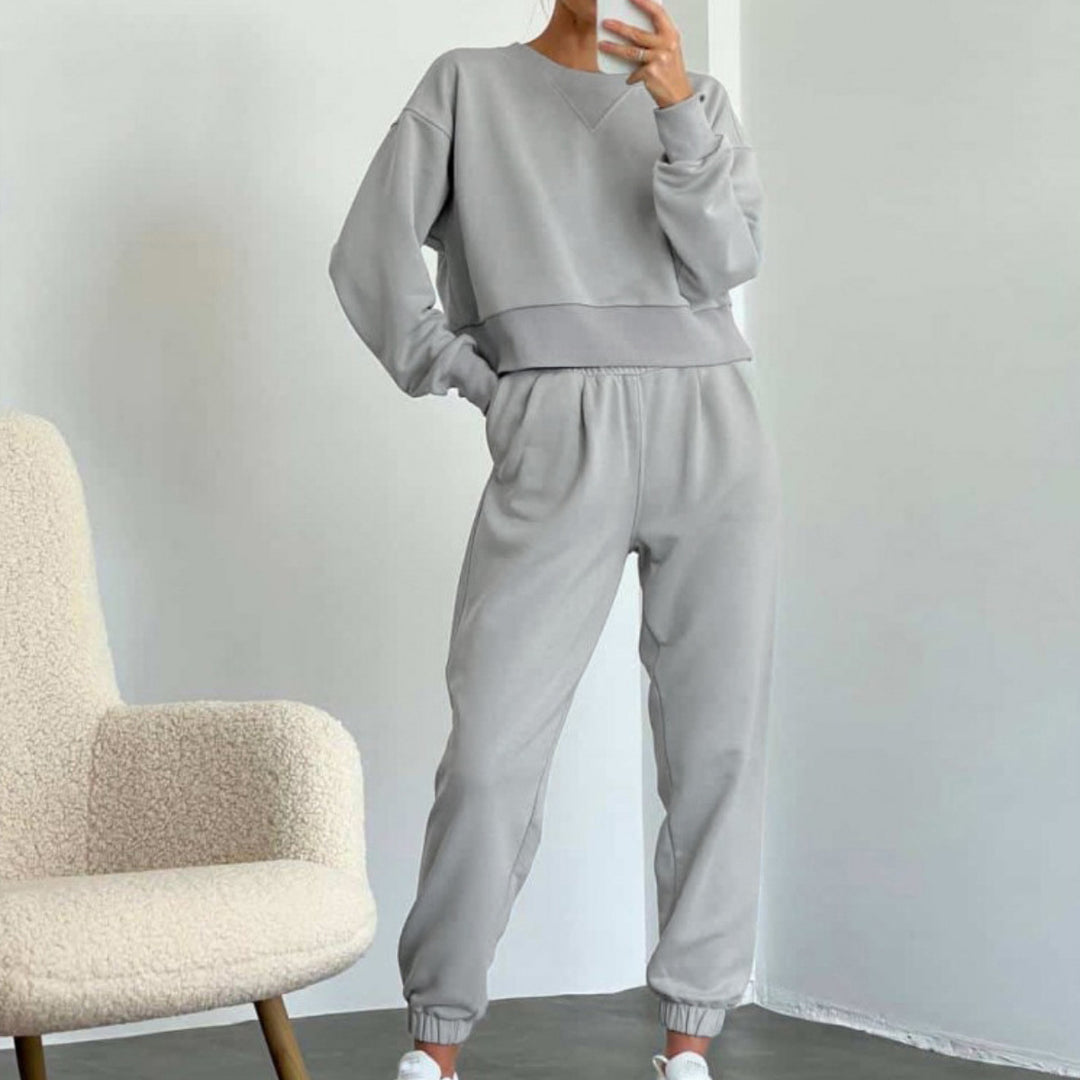 Ladies nan Cropped Sweater Set with V seam detail and high waist Jogging pants Mune Fashion